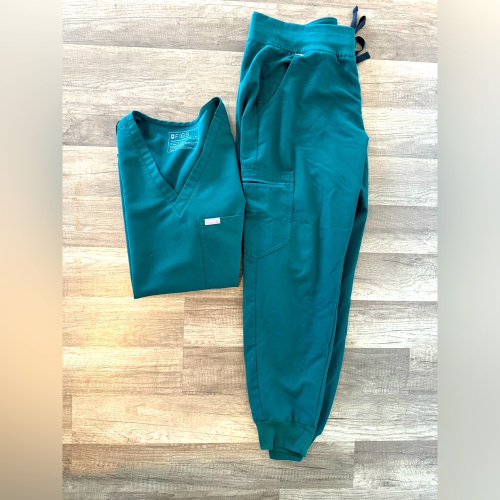 Figs Women’s Scrubs Forest Green Medium Petite